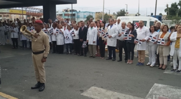 Hospital Docente Universitario Dr. Darío Contreras realizó el izamiento de la bandera