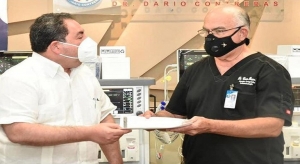 Director Ejecutivo del SNS Dr. Mario Lama entreg&oacute; nuevos equipos al hospital Dar&iacute;o Contreras