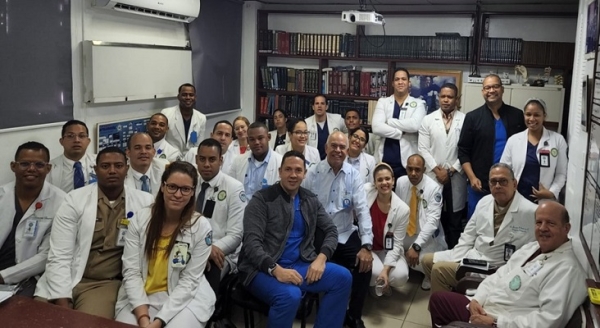 El Hospital Traumatológico Dr. Darío Contreras realiza encuentro entre docentes y egresados
