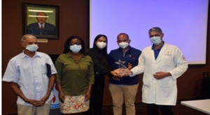 Despiden con reconocimiento al doctor Aponte Pons en hospital Doctor Dar&iacute;o Contreras