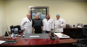 Hijo Dr. Dar&iacute;o Contreras Visita al Director general del hospital