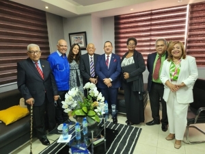 Director del Dar&iacute;o Contreras asiste a reconocimiento al doctor Eliseo Rond&oacute;n S&aacute;nchez