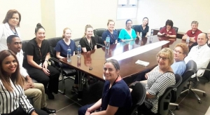 Delegaci&oacute;n de estudiantes y profesores de t&eacute;rmino de terapia ocupacional