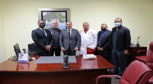 Defensor del pueblo realiza visita de cortes&iacute;a a director Dar&iacute;o Contreras