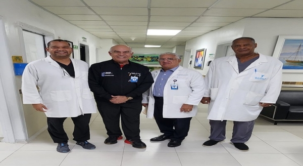 El doctor César Roque realiza visita de hermandad al nuevo director del Hospital Salvador B. Gautier