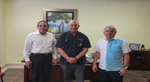 Senador Antonio Taveras y Dr. Cruz Jiminian realizaron visita de cortes&iacute;a al Director del Dar&iacute;o Contreras